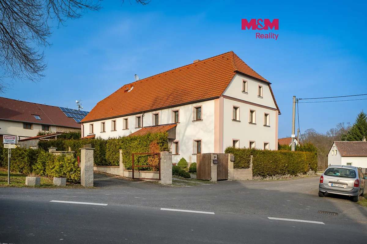 Prodej rodinného domu 300 m², pozemek 910 m²